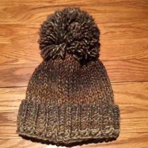 COZZY WINTER HAT / with oversized ball